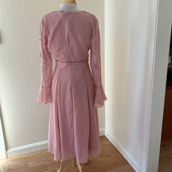 Asos SZ 8, peach pink embroidered dress with cut out detail. - Picture 4 of 9